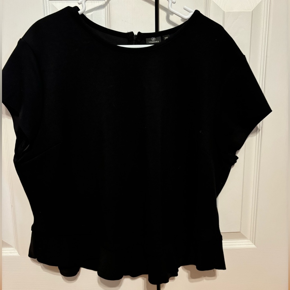 Black Blouse—Versona